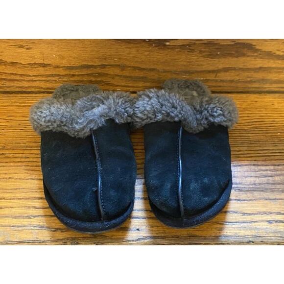 UGG Scuffette II Slipper Black Suede Shearling Womans 9 Cozy Comfy - Picture 2 of 7
